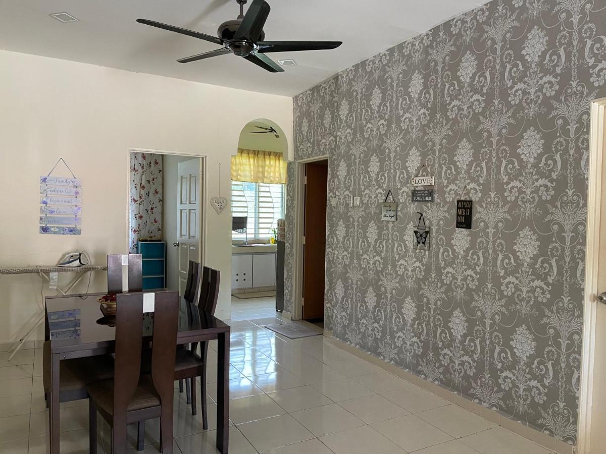 Magnolia 1 Homestay Kampung Kuala Besut Exterior photo