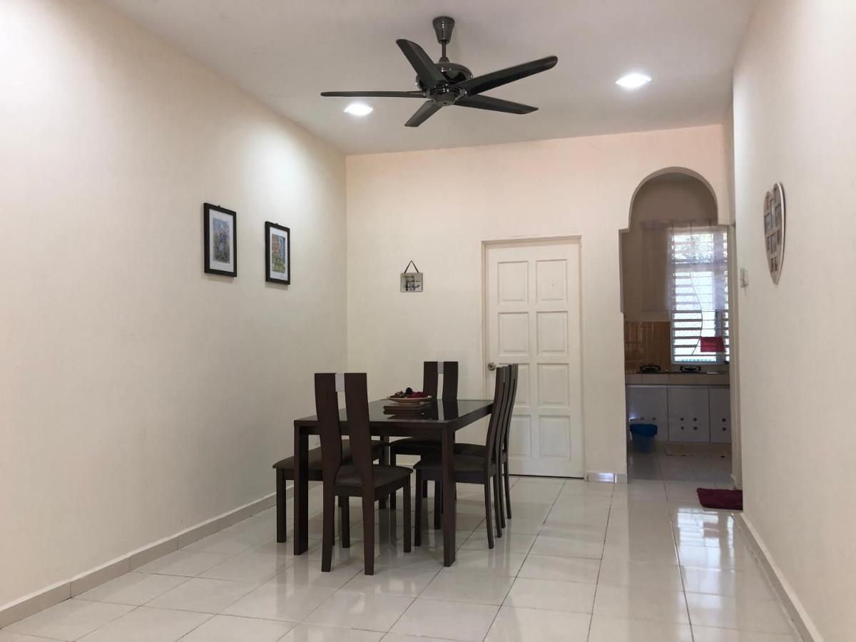Magnolia 1 Homestay Kampung Kuala Besut Exterior photo
